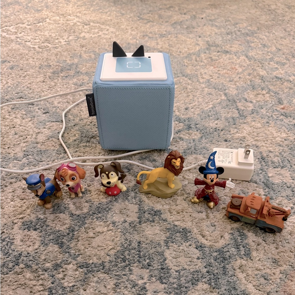 Tonie Box with 6 figures